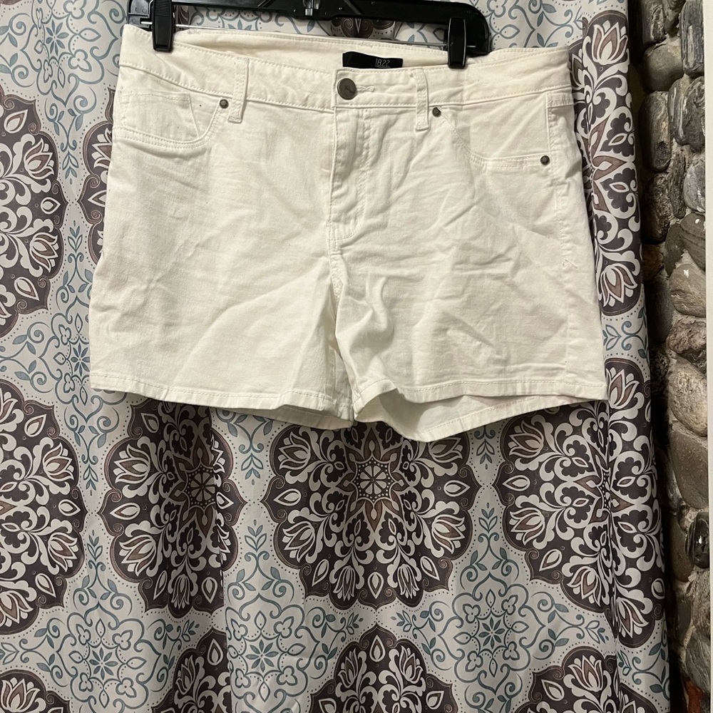 1822 white shorts size 14